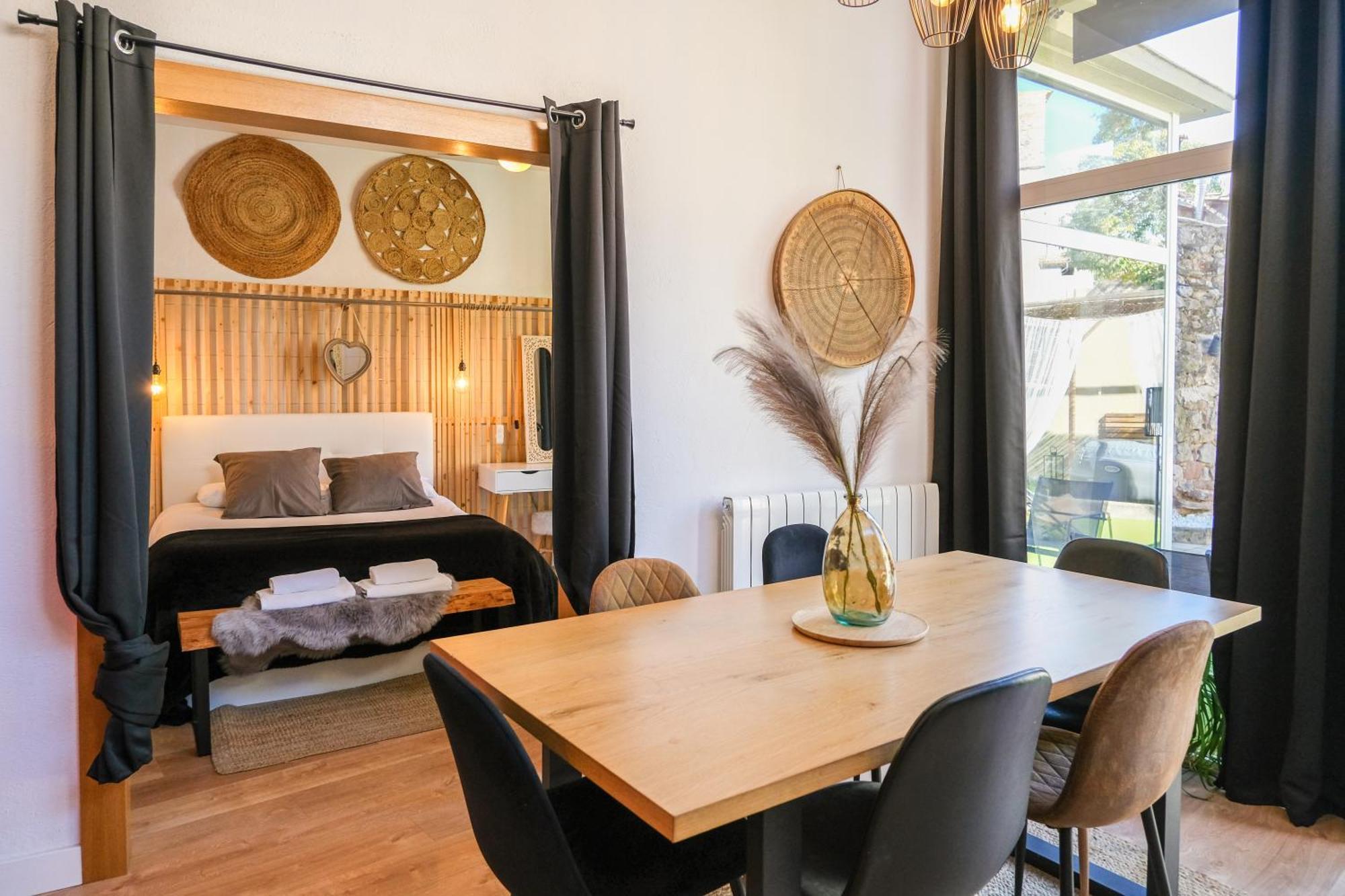 Cal Capo Alojamiento Con Jacuzzi Apartment Besalu Ngoại thất bức ảnh