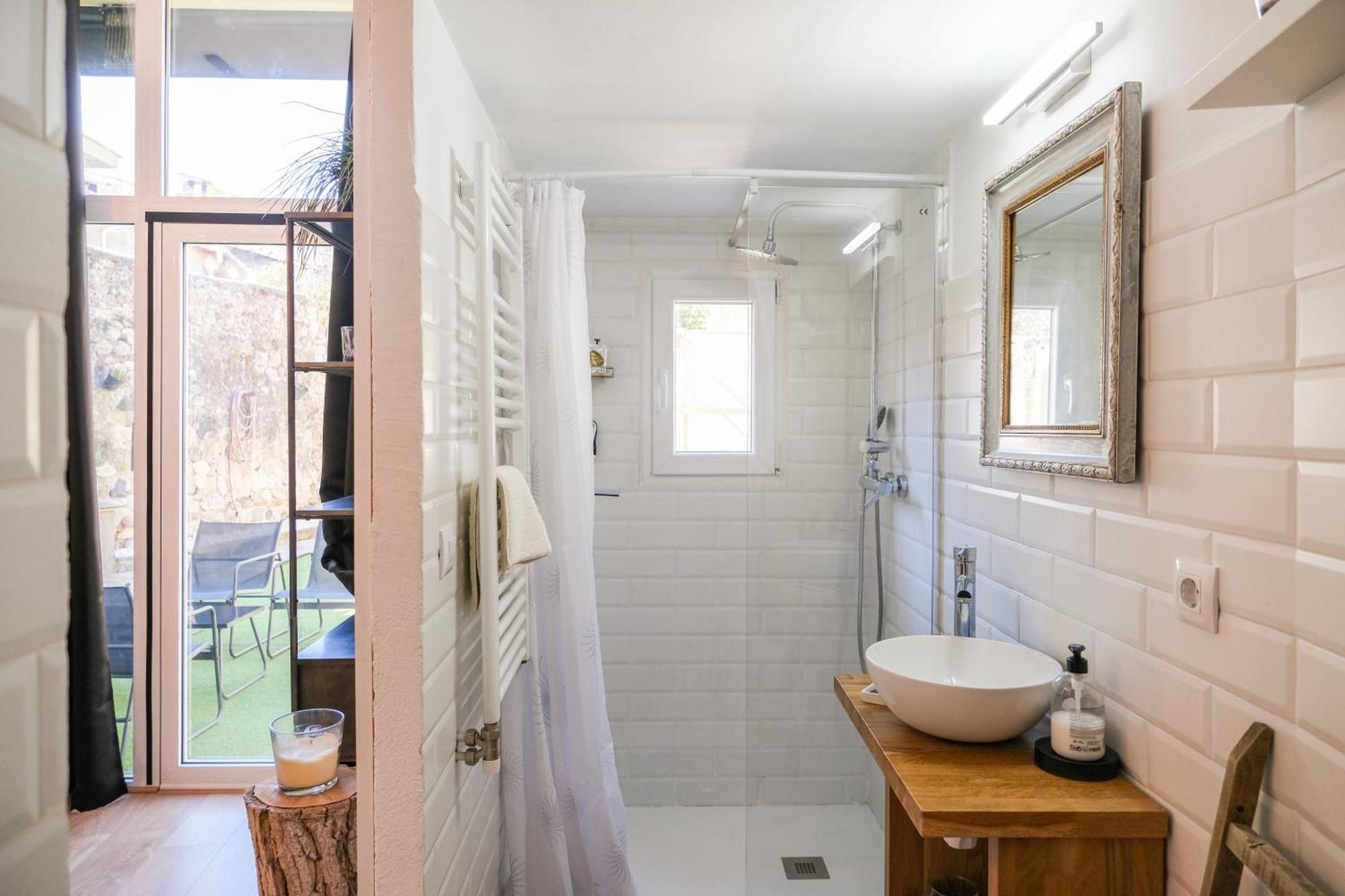 Cal Capo Alojamiento Con Jacuzzi Apartment Besalu Ngoại thất bức ảnh