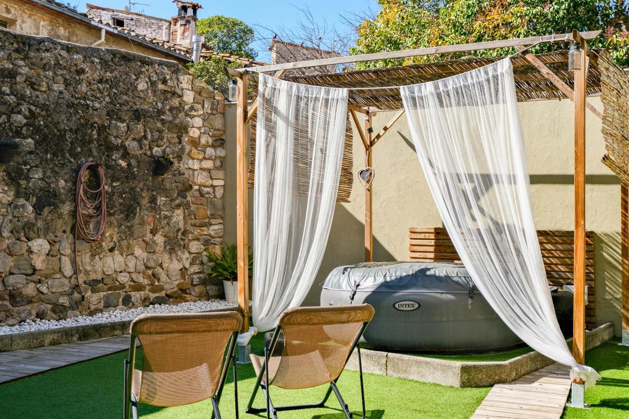 Cal Capo Alojamiento Con Jacuzzi Apartment Besalu Ngoại thất bức ảnh